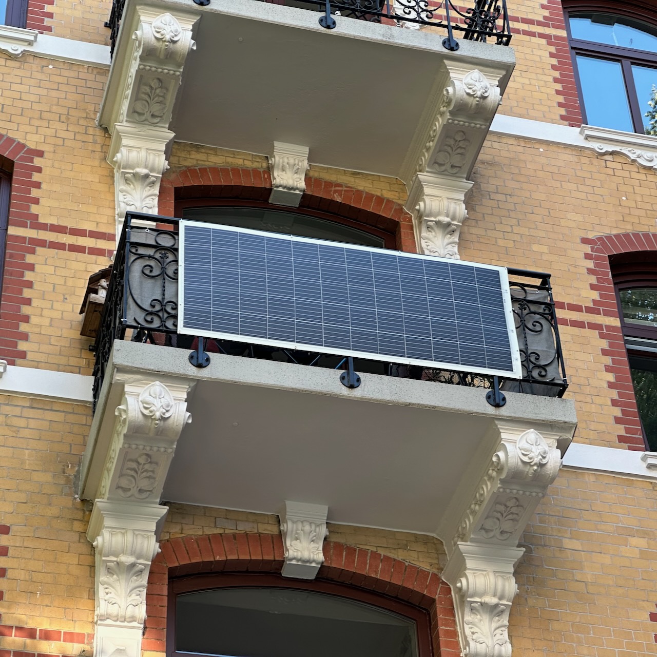 Sunman Balkonkraftwerk mit einem Solarmodul am Balkon
